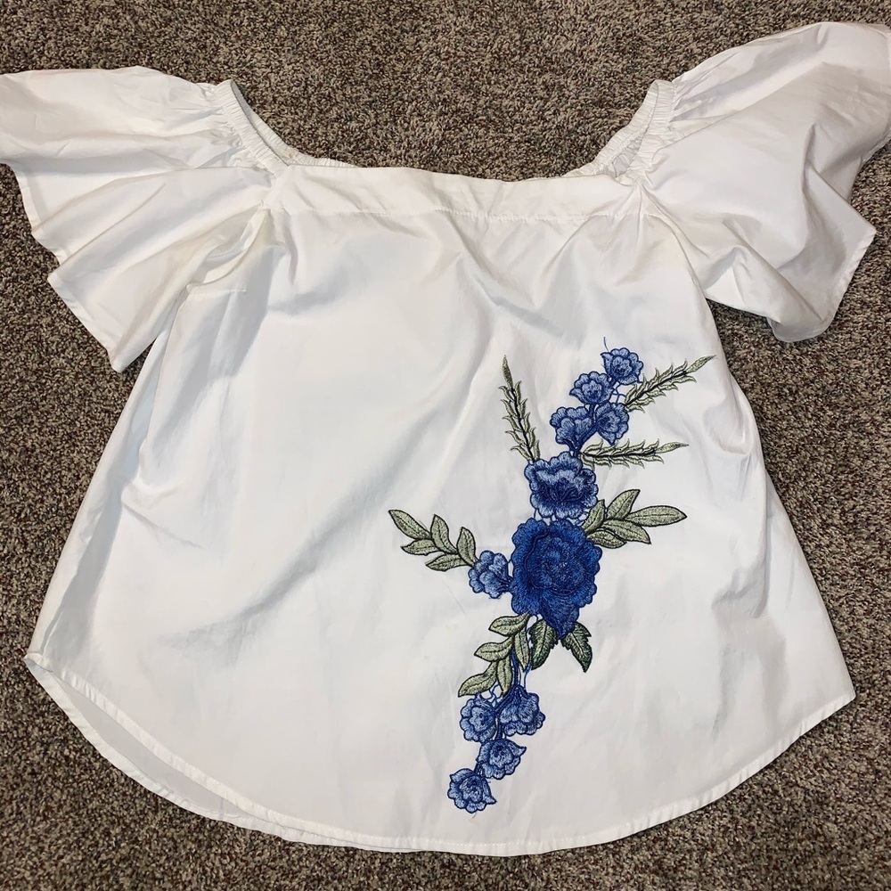 Charlotte Russe white flower embroidered top